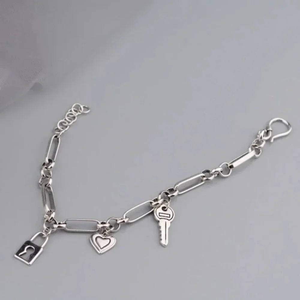 925 Sterling Silver Minimalist Lock Key Heart Chain Link Bracelet - Picture 5 of 5